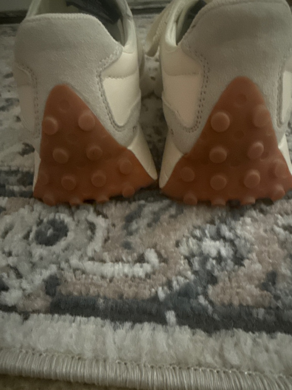 New Balance - Picture 3 of 5